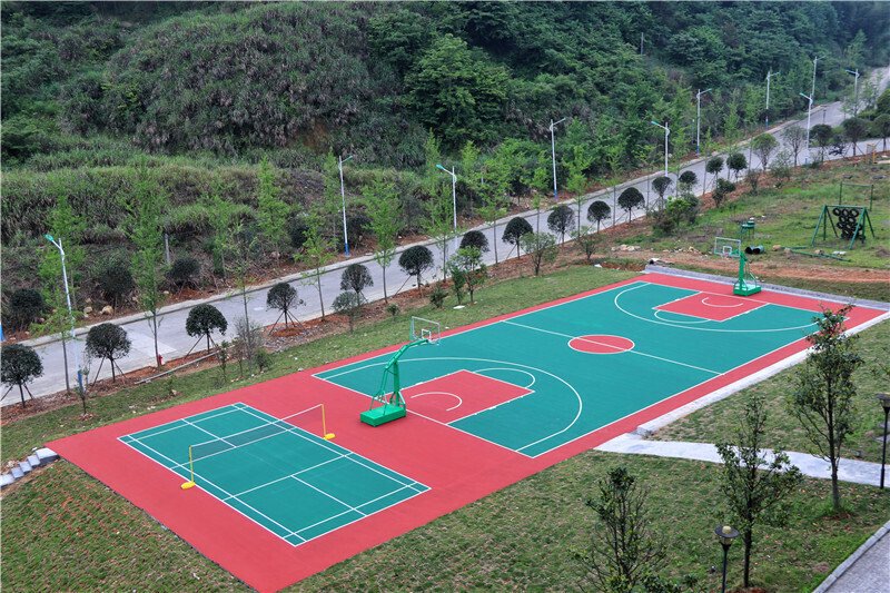 籃球場、羽毛球場